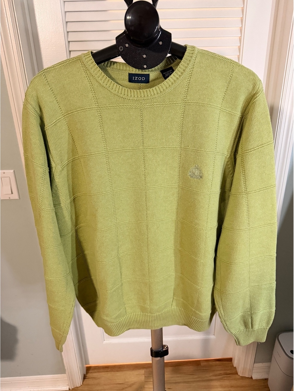 IZOD light green crewneck sweater